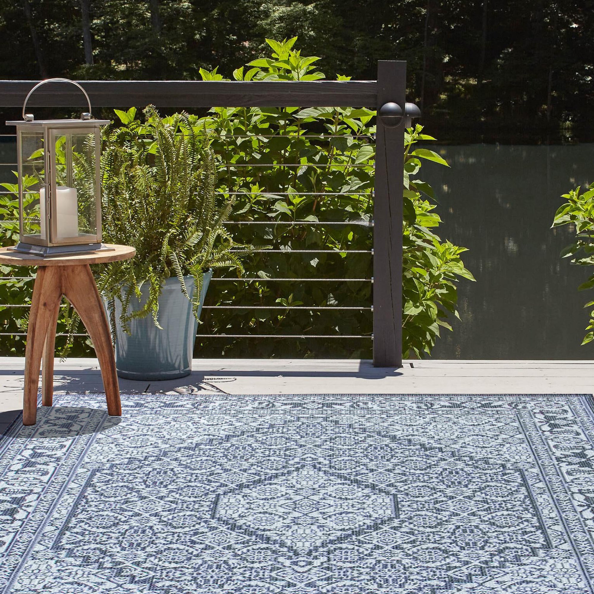 Shadow Whisper - Machine-Washable Indoor/Outdoor Rug